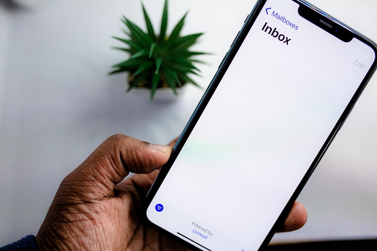 Real Estate triples lead contact rate with AI follow-up: inbox filled with canned messages